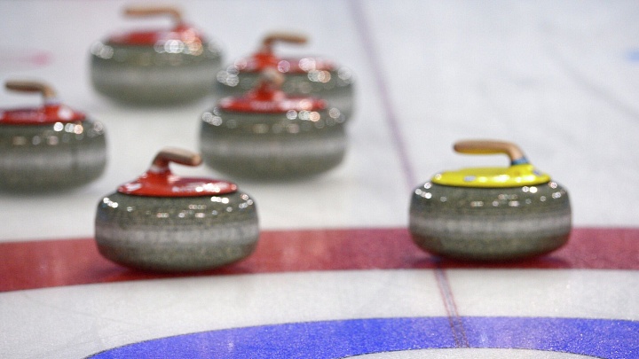 Брат и сестра из Швеции выиграли соревнования по керлингу на ОИ