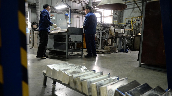 Цена на серебро впервые в истории поднялась выше 65 долларов