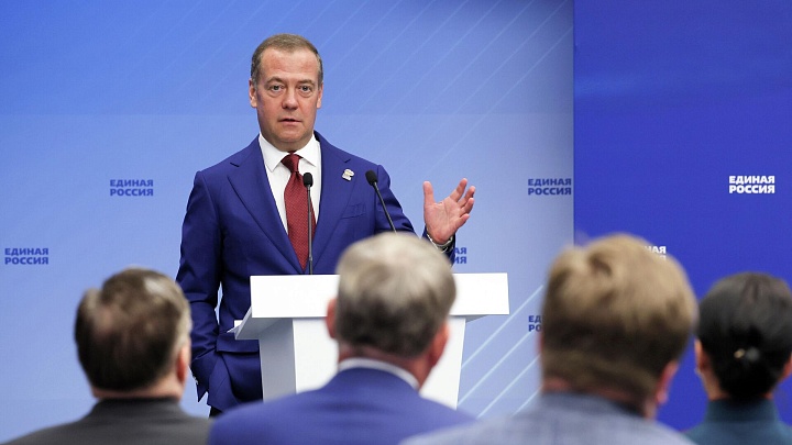Медведев оценил проект "Земский работник культуры"