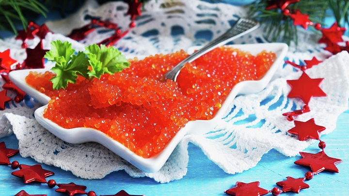 Названы регионы с самой дешевой красной икрой в России