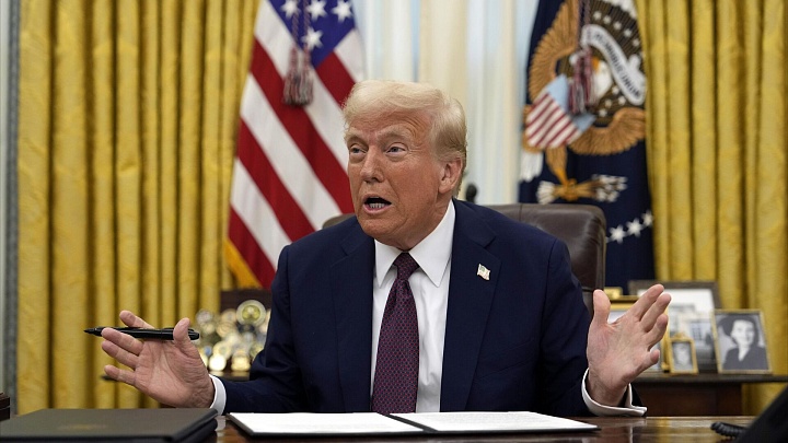 Трамп пригрозил пошлинами на нефть из Канады и Мексики